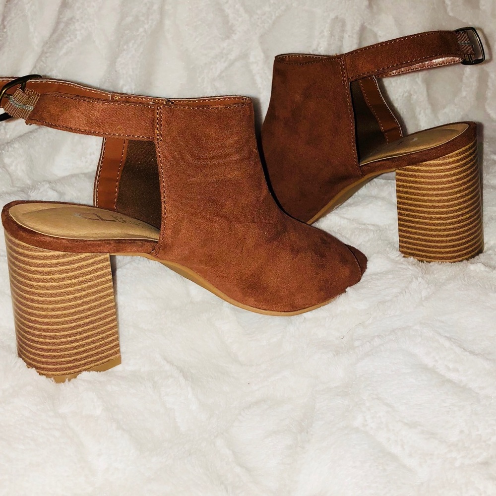 Chinese Laundry open toed brown heel - Picture 5 of 6